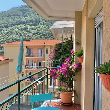 Biker'S Blue Cove Apartment Finale Ligure Bagian luar foto
