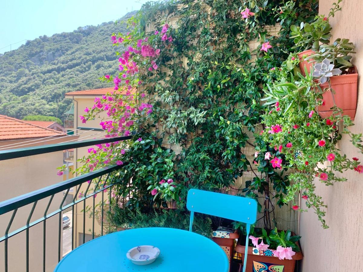 Biker'S Blue Cove Apartment Finale Ligure Bagian luar foto