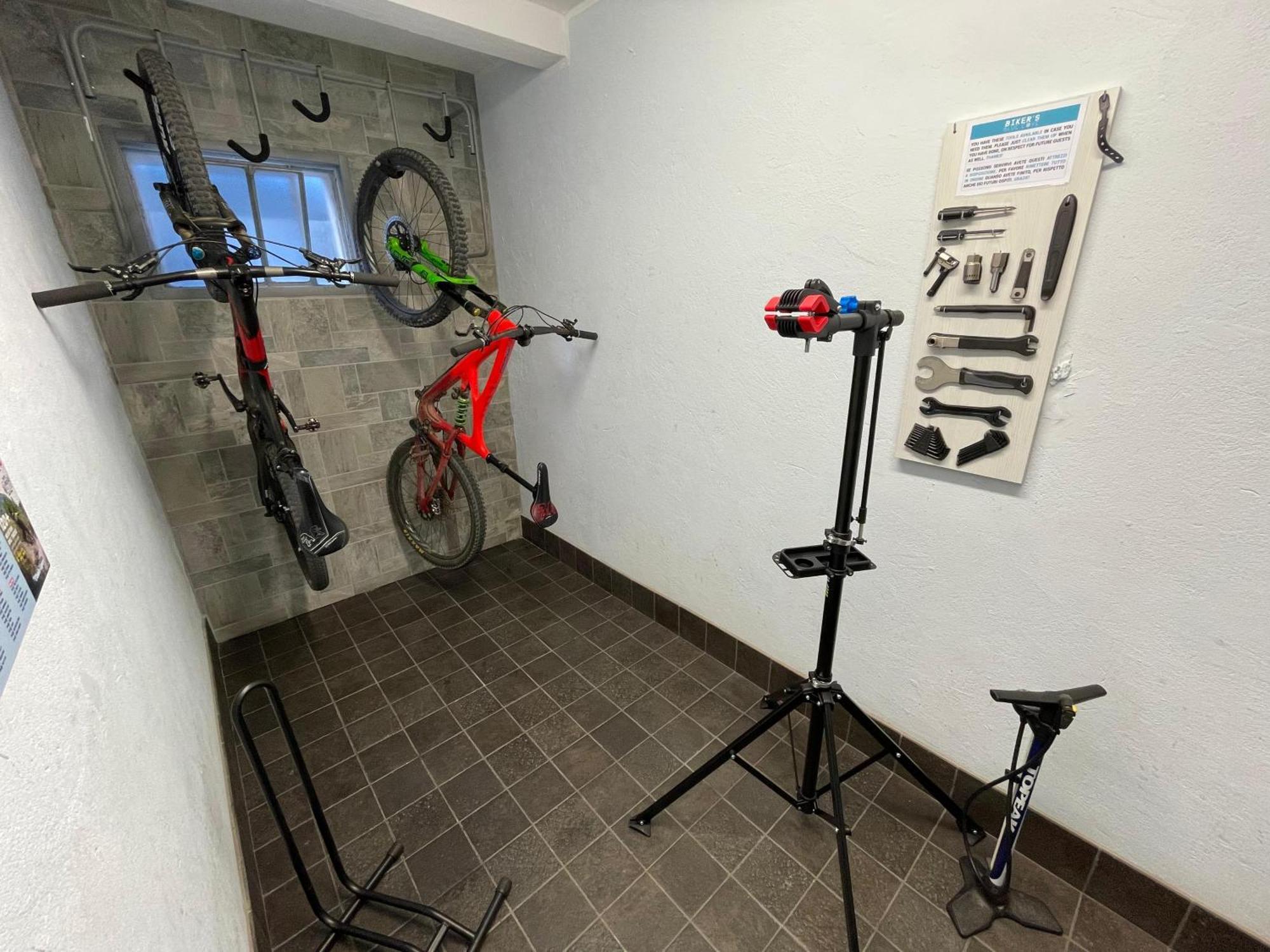 Biker'S Blue Cove Apartment Finale Ligure Bagian luar foto