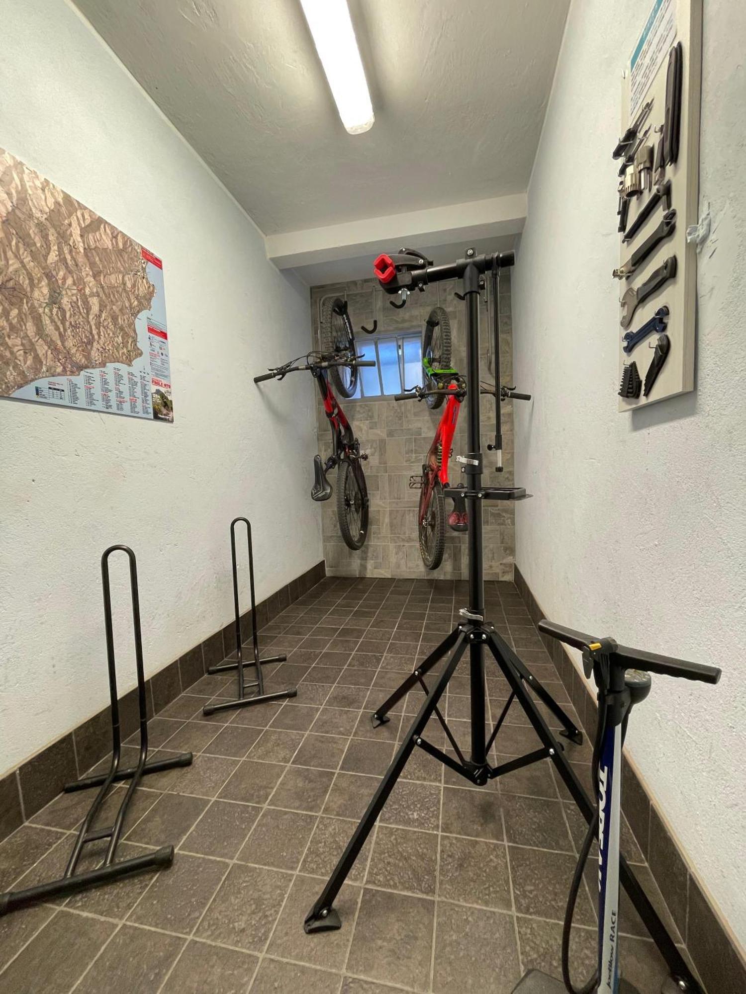 Biker'S Blue Cove Apartment Finale Ligure Bagian luar foto